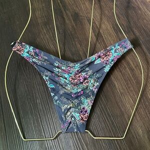 🔥 2 Cleo the Hurricane Scrunch-Bum Dance Shorts | Small